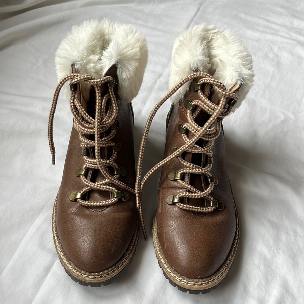 Lace Up Fur Trim Boots